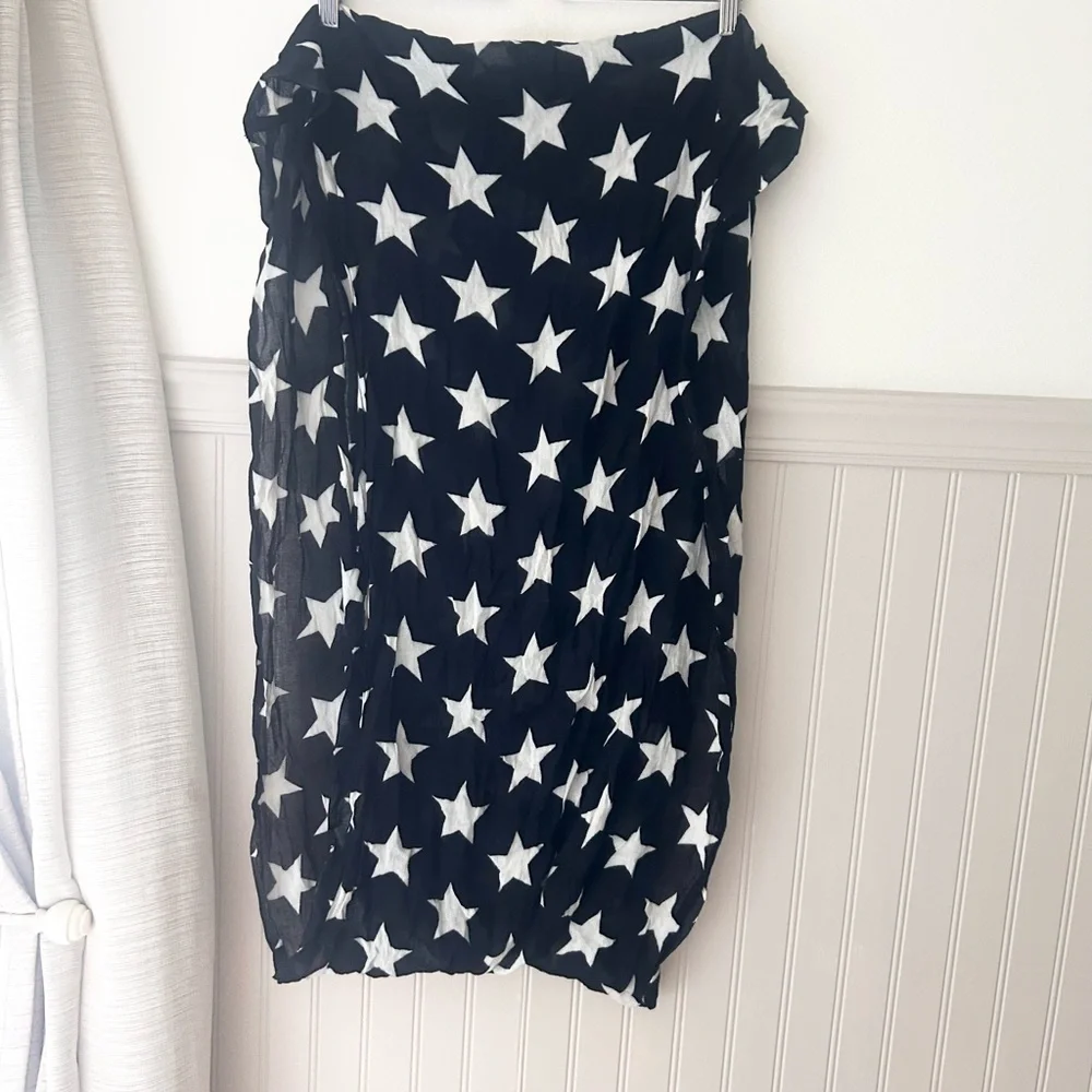 ⭐️ NEW Claire's Black and White Star Print Infinity Loop Scarf